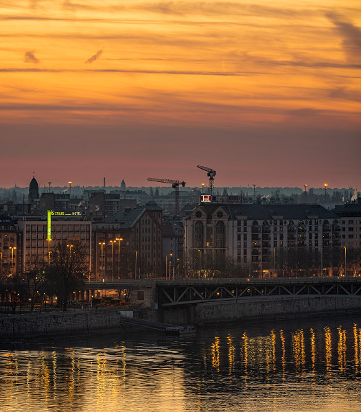 Holdsarló Budapesten